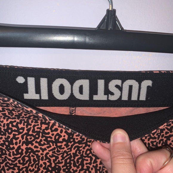 Nike Workout Leggings Pink and Black Leopard Print - Picture 5 of 8